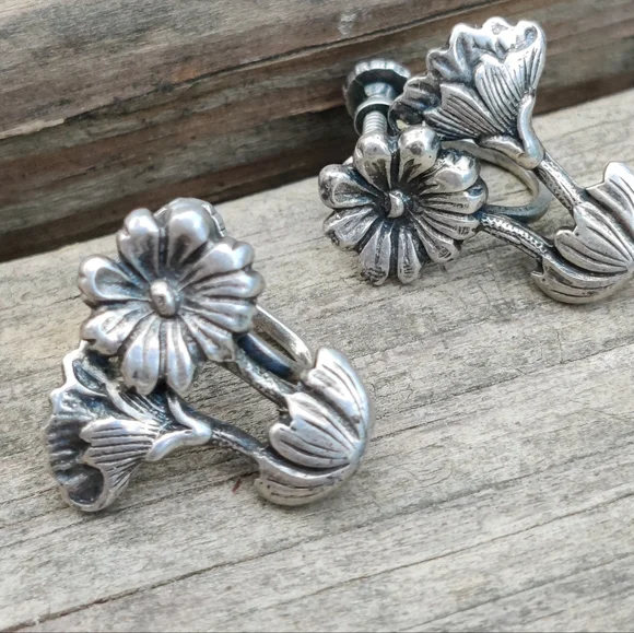 Sweet antique sterling flower earrings - Picture 2 of 4